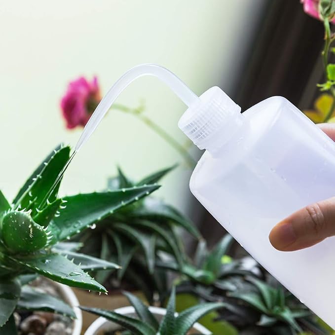 Oubest Squeeze Washing Bottle Succulent Watering Bottle 500ml Water Squirt Irrigation Bottle Squeeze Sprinkling Can Plastic Wash Plant Bottle 2pc